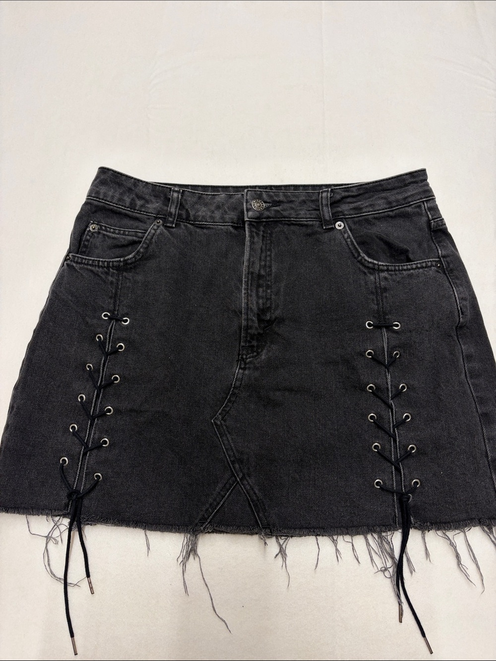 Topshop MOTO Black Lace-Up Raw Hem Denim Mini Skirt sz10